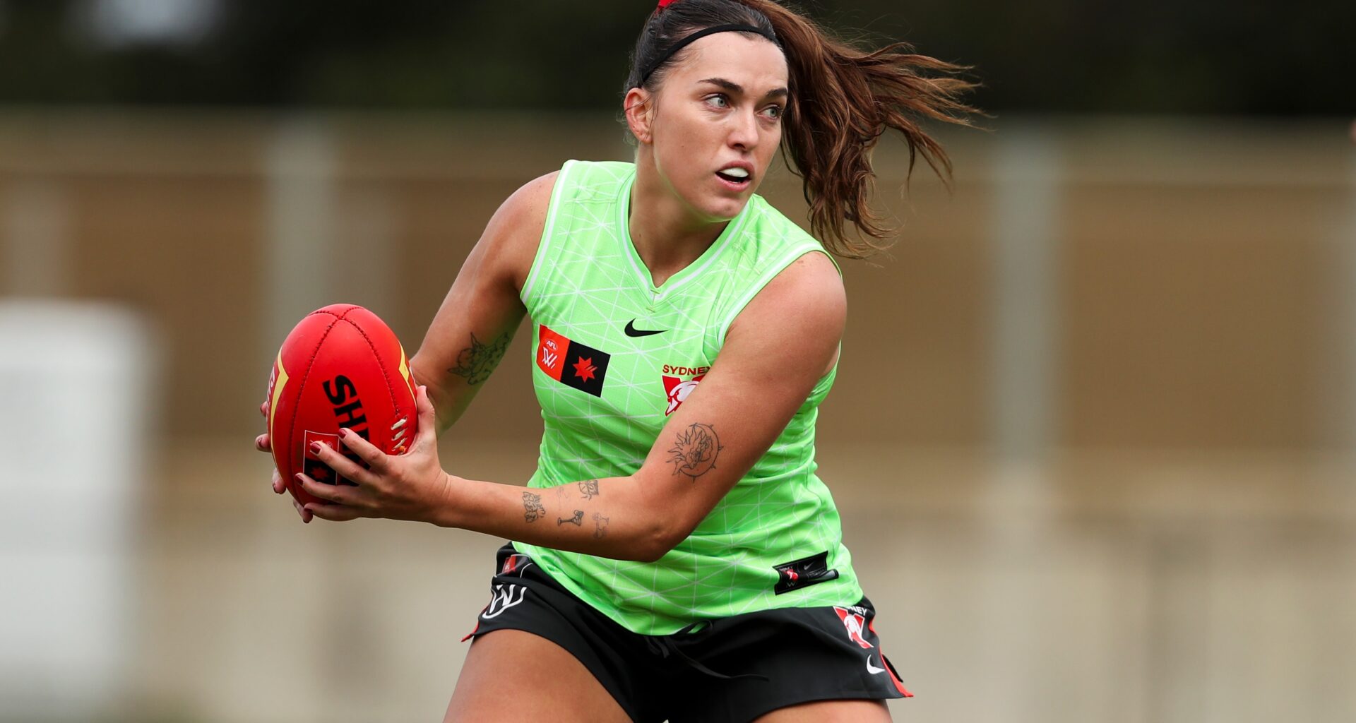 The AFL Swan helping his female clubmates reach new heights