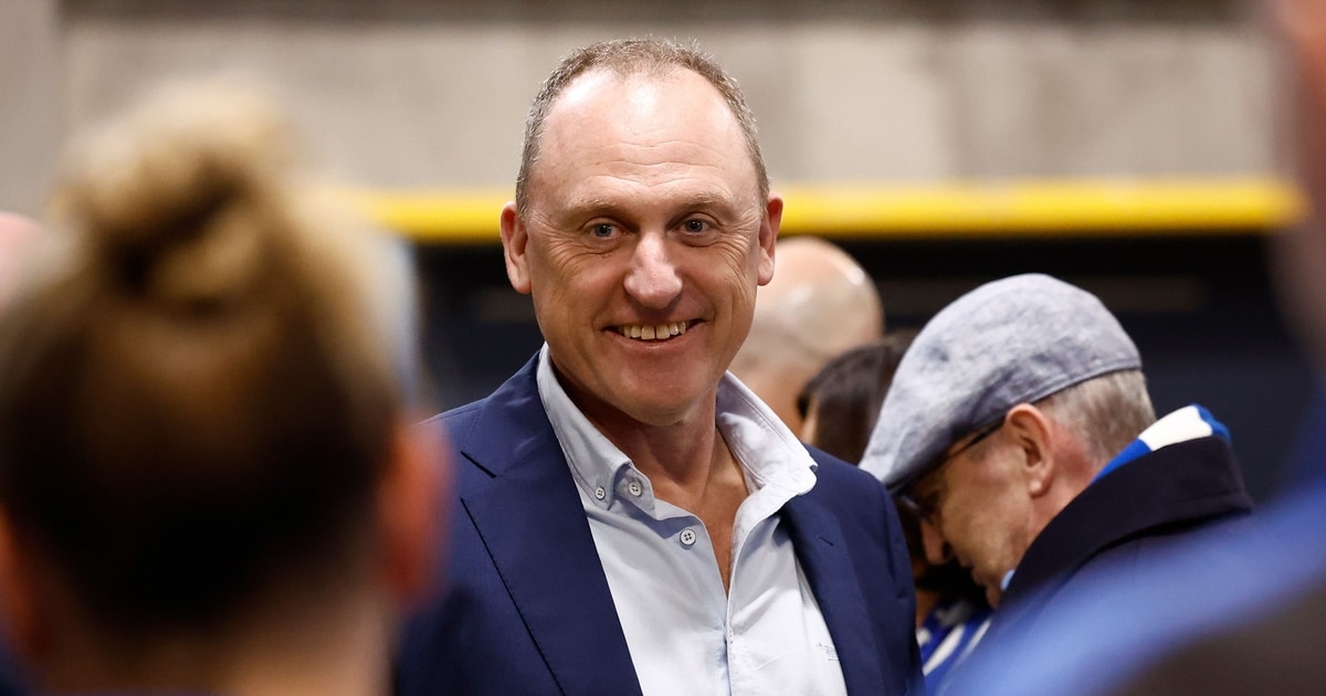 John Longmire makes call on Carlton Blues, Essendon Bombers coaching roles
