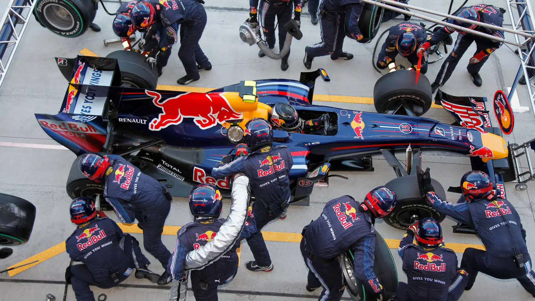Pit-stop for Sebastian Vettel (Red Bull-Renault) in the 2009 Japanese Grand Prix