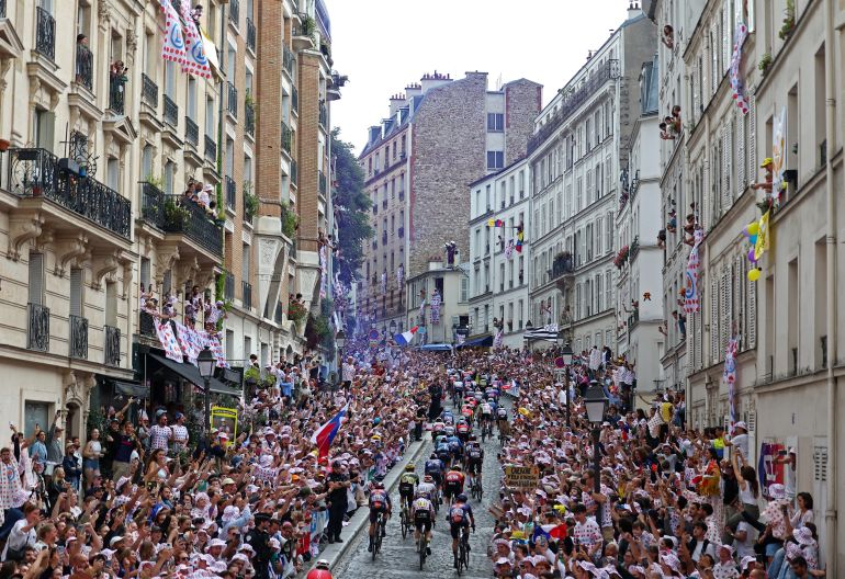 riders in action as they climb the Cote de la Butte Montmartre during Stage 21