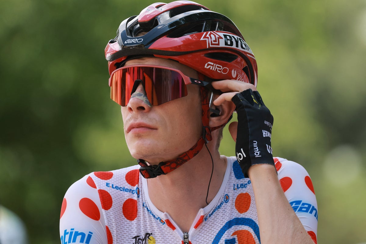 How a controversial 2am alarm divided cycling and the Tour de France