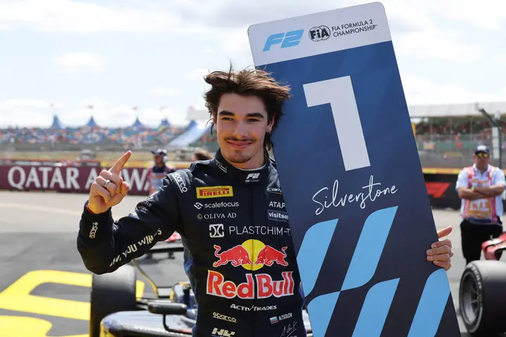 formula-2-f2-nikola-tsolov-red-bull-jpg