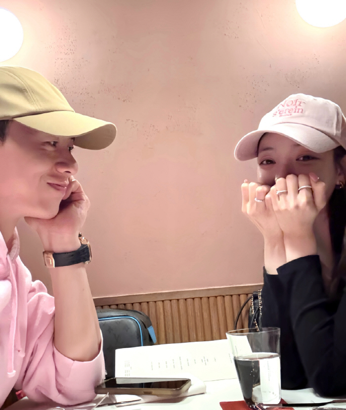 Basketball Player Lee Gwan-hee Announces Romance with Former Miss Korea Yu Si-eun: "We Will Nurture Our Beautiful Love" Basketball Player Lee Gwan-hee Announces Romance with Former Miss Korea Yu Si-eun: "We Will Nurture Our Beautiful Love"