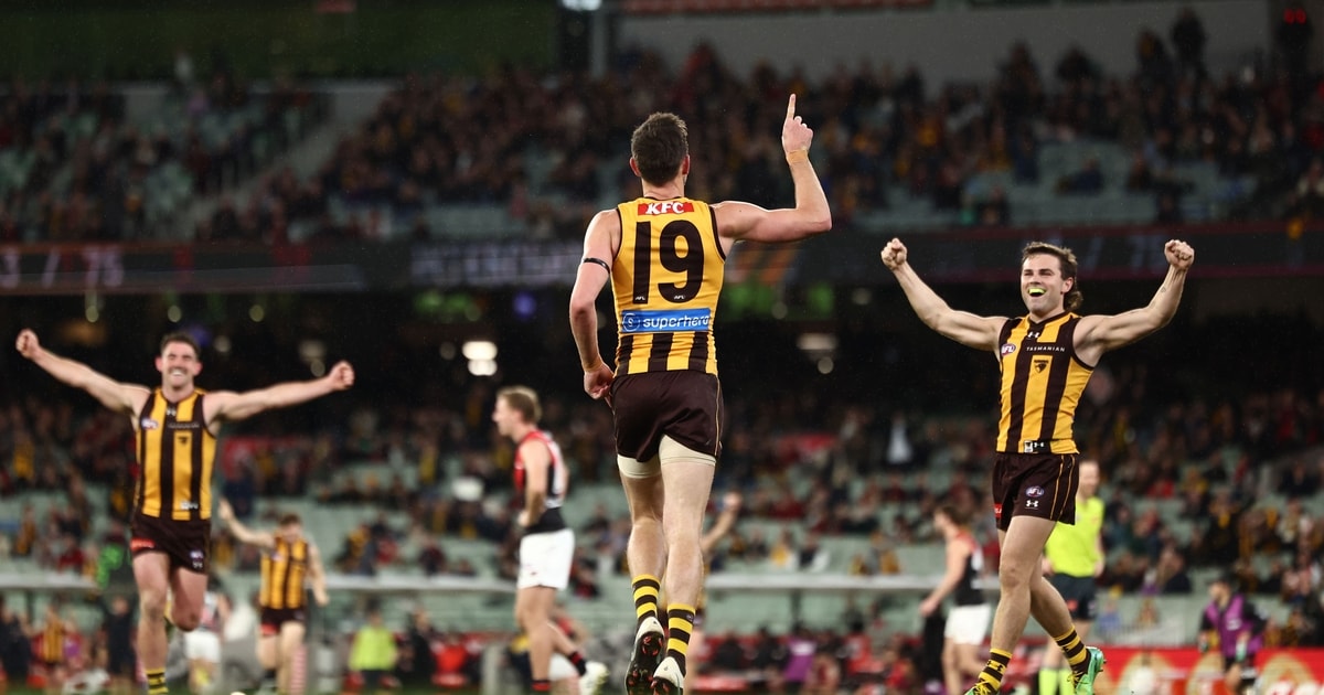 Gunston kicks seven as Hawks make short work of Bombers