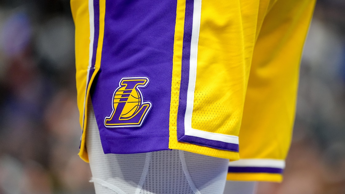 Lakers Announce New Jersey Patch Sponsor in Photo, Latest NBA Rumors on Contract Value