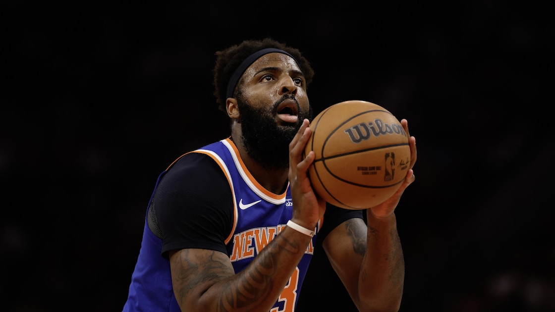 Mitchell Robinson Trolls Celtics Fan Over NBA Playoffs Loss to Knicks in Photo After Boston Contract