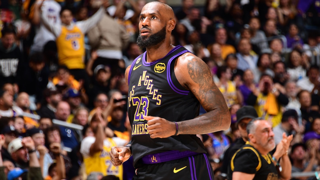New LeBron James Rumors on Decision Timeline, Reaction from Teams Eyeing NBA Free Agent