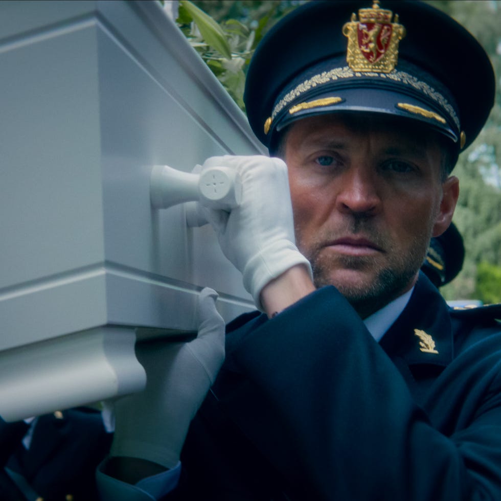 harry hole. (l to r) tobias santelmann as harry hole in harry hole cr. courtesy of netflix © 2024
