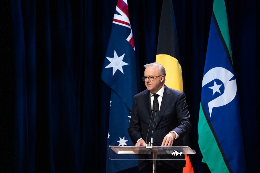 Anthony Albanese speaks at the memorial for Richard Scolyer.