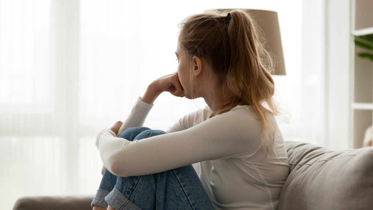 Woman shares embarrassing story of when she had to tell neighbour she could be seen showering through her frosted windows