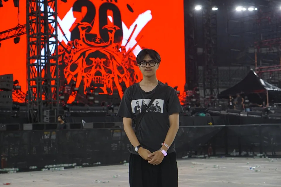 Hadith Amreil, 22, couldn't help but to feel a sense of pride seeing his ‘gaming buddy’ aka AG Coco channelling his rockstar aura at Hujan’s 20th anniversary concert. — Picture by Arif Zikri