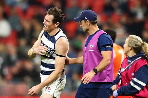 Jeremy Cameron of the Cats leaves the field with an injury.