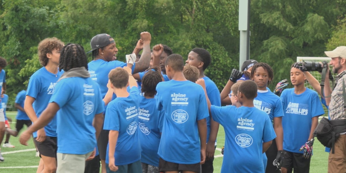 Former Mauldin standout, current NFL player Dru Phillips gives back to Greenville