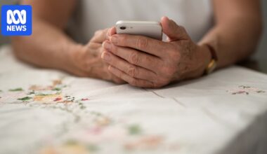 Telstra outage leaves elderly woman with dementia 'frightened', as senator's comments labelled 'irresponsible'