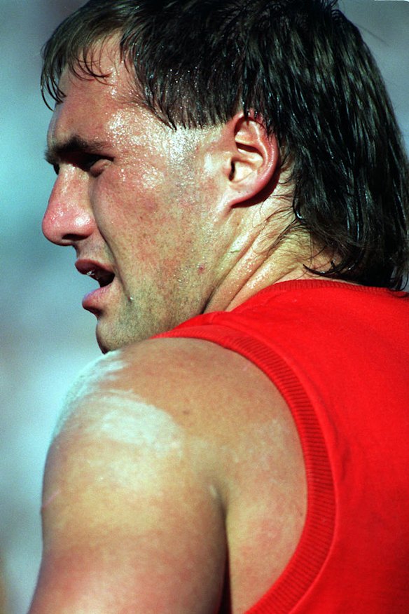 Fearsome: Tony Lockett playing for Sydney.