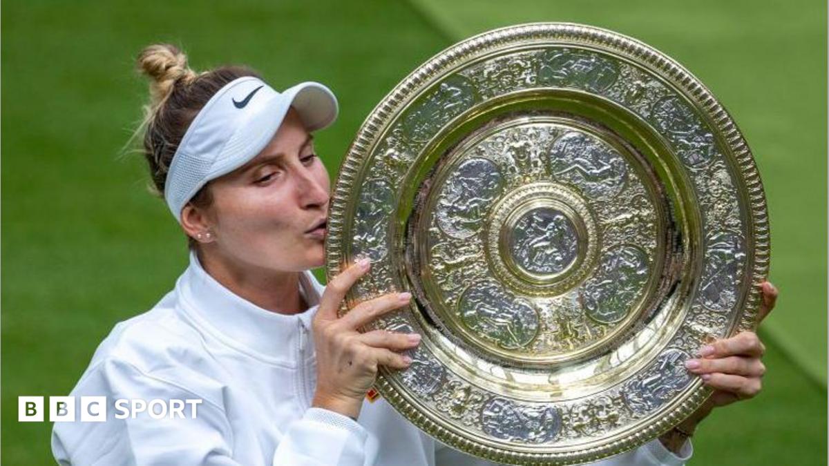Marketa Vondrousova kisses the Venus Rosewater Dish at Wimbledon in 2023