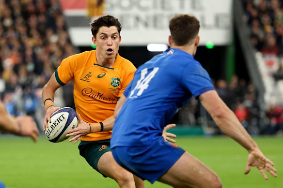 Jock Campbell playing against France for the Wallabies in Paris in 2022.