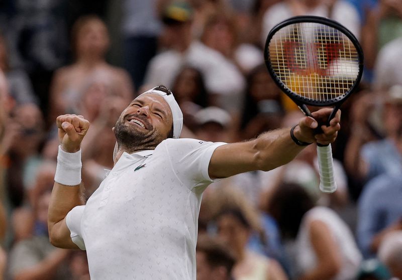 Tennis: Tennis-A year after Wimbledon heartache, Dimitrov sees off Berrettini for return to fourth round