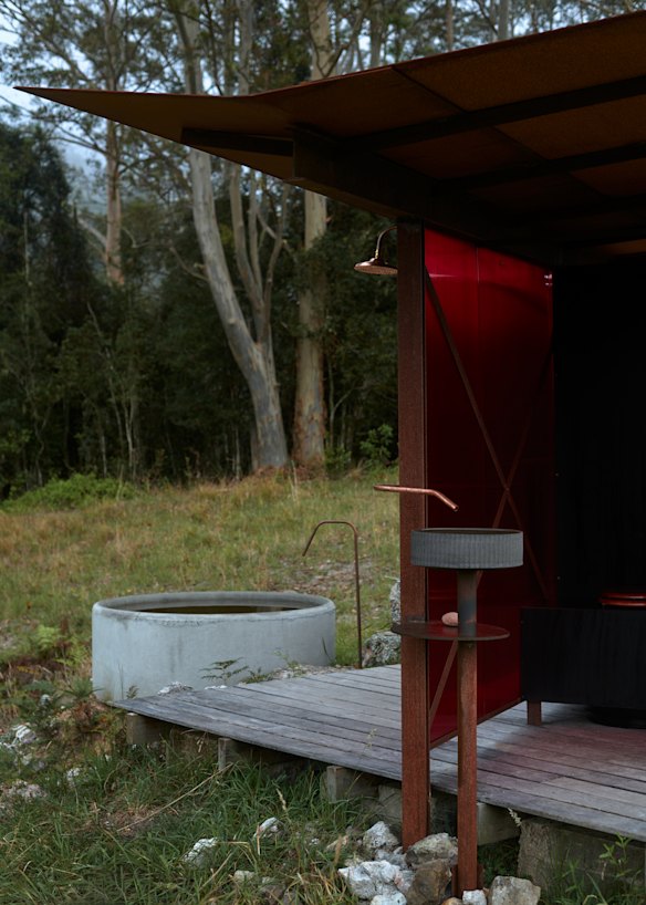 Magenta Outhouse, the winner of the Robert Woodward Award for Small Project Architecture by Atelier Marks Gaal.
