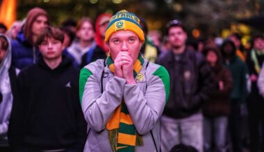 Socceroos World Cup match: Thousands of fans pack Federation Square for early morning clash against Egypt