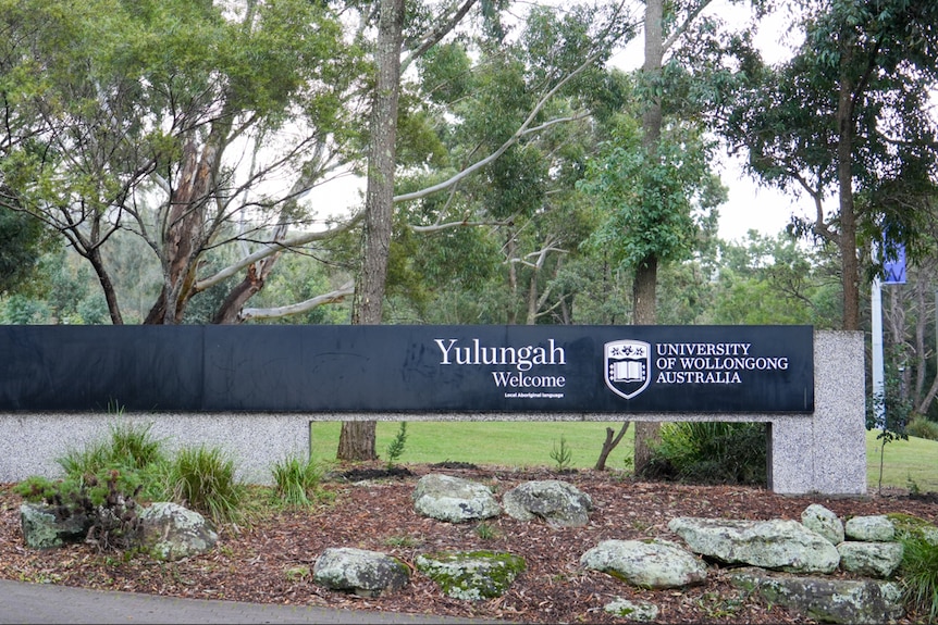 Wide sign saying "Yulungah" Welcome University of Wollongong