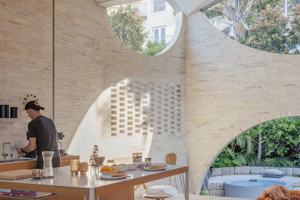 Queenscliff House by Chenchow Little won an award for new homes. 
