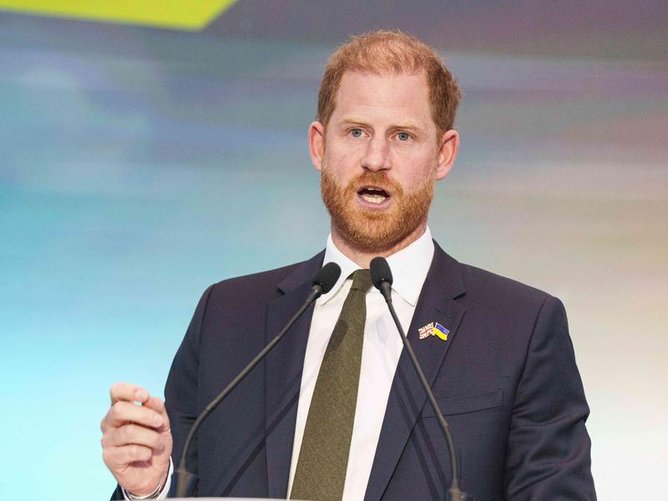 The Duke claimed his hair is a ‘sunset auburn’. 