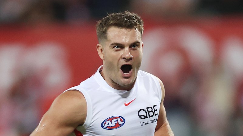 AFL teams and expert tips for round 18: Fremantle Dockers and Sydney Swans name line-ups for top-of-table clash