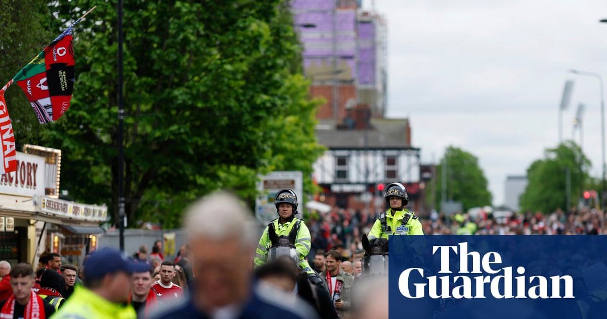 Police call on English football clubs to ease security burden on taxpayers | Soccer