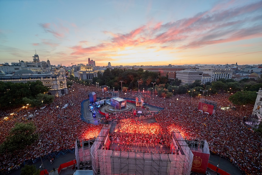 Over one million fans celebrate Spain's World Cup trophy parade