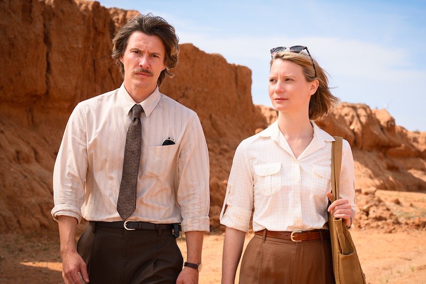 Detectives Georgia (Mia Wasikowska) and Michael (Xavier Samuel) in The Killings at Parrish Station.