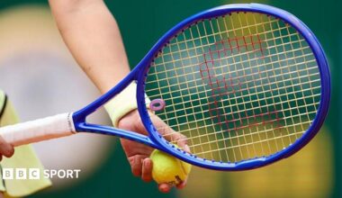 Katie Boulter playing at Wimbledon