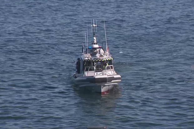 Man killed after boat capsizes in waters off La Perouse