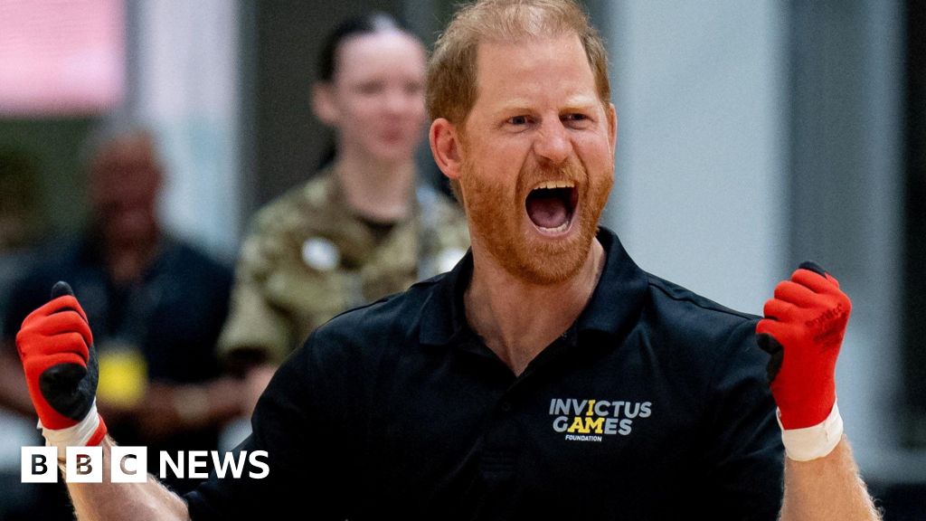 Harry and Meghan's week of chaos and confusion amid media battle - BBC