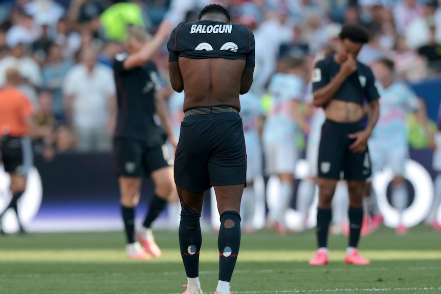 Folarin Balogun pulls his shirt over his face in disappointment