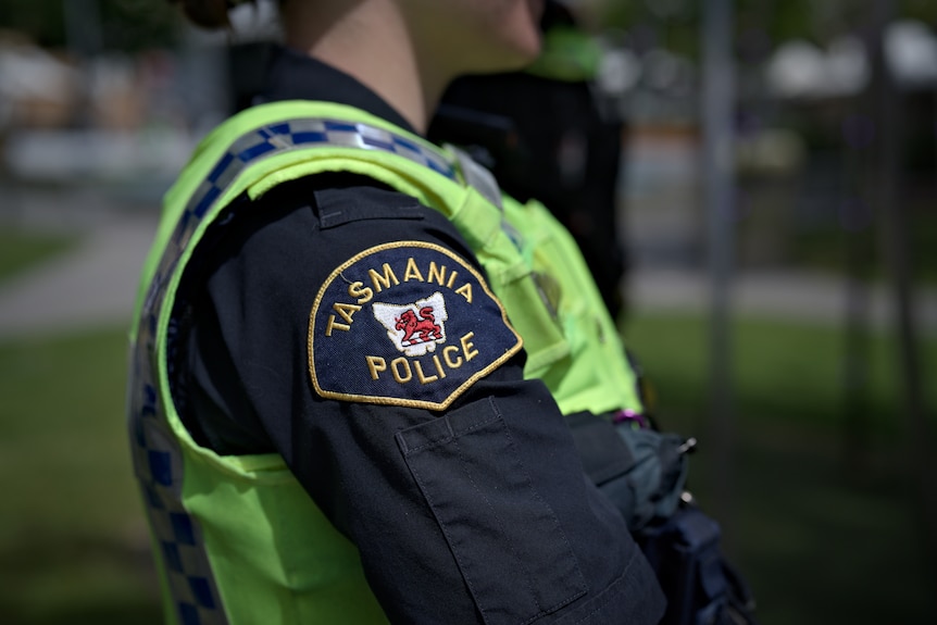 Tasmania Police carrying knife-detecting wands over the Summer period 2025-12-17 11:12:00