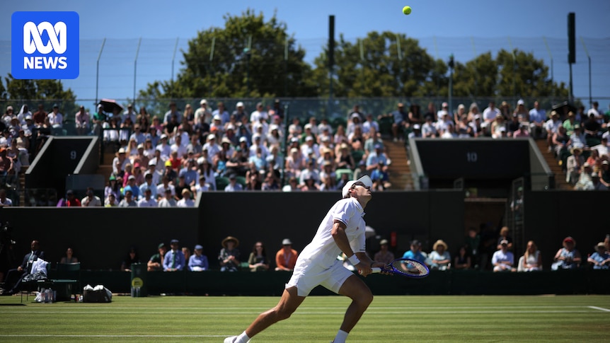 De Minaur cruises through to Wimbledon third round with straight-sets win
