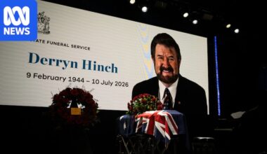 Live: Broadcaster, former senator Derryn Hinch farewelled at state funeral in Melbourne