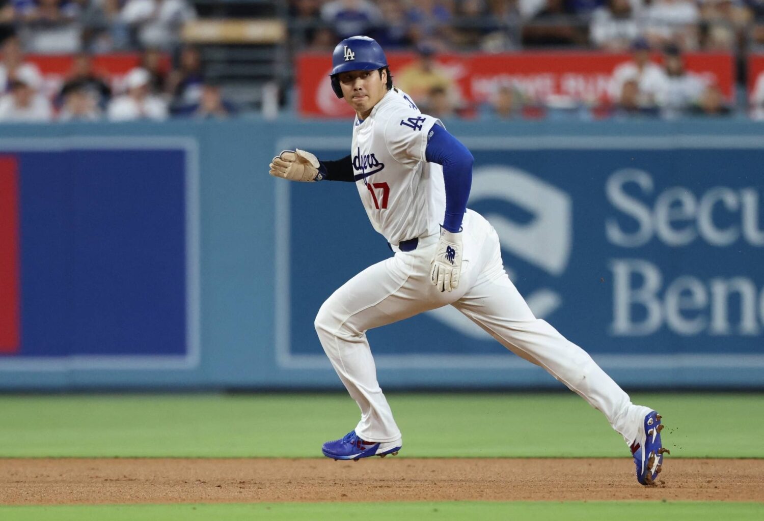 Ohtani out of Dodgers lineup with nagging knee trouble