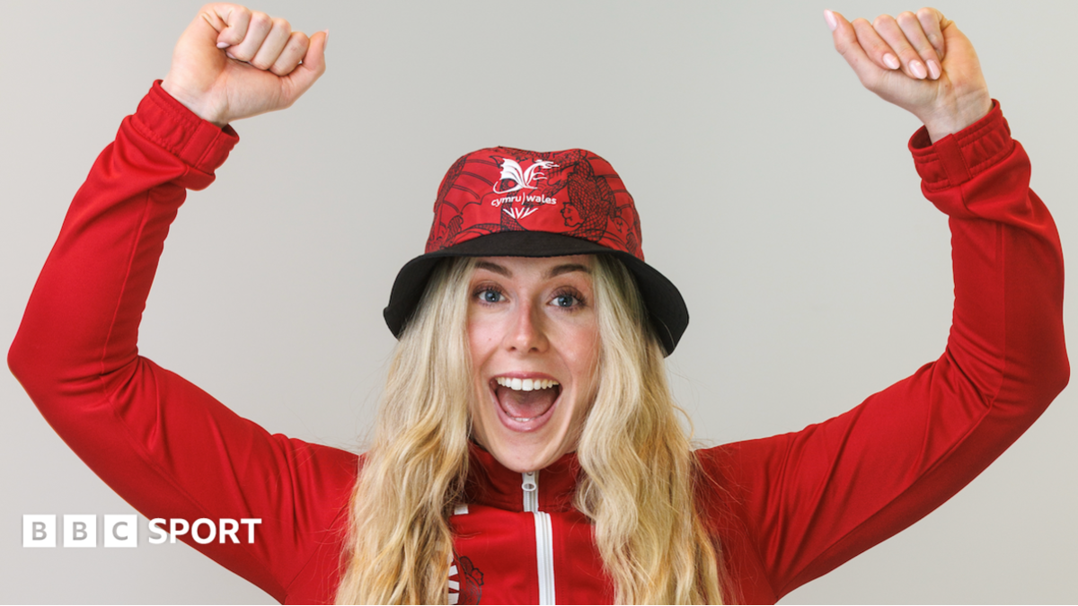 Emma Finucane wearing a bucket hat at Wales' kitting out day