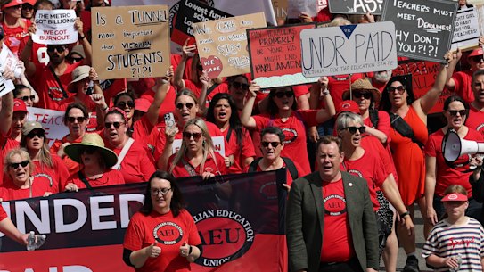 Teachers, principals and support workers throng the streets of Melbourne in March.