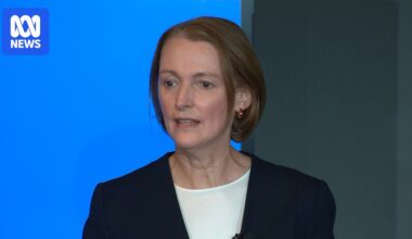 Telstra CEO Vicki Brady 'deeply sorry' for national outage, says investigations are ongoing