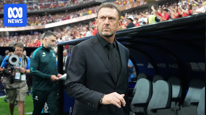 World Cup: Socceroos legend Mark Schwarzer critical of Tony Popovic's controversial goalkeeper swap