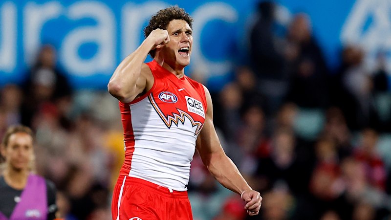 AFL 2026: Charlie Curnow kicks six goals as the Sydney Swans prove far too strong for the Western Bulldogs at the SCG