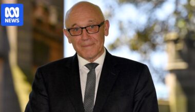 NSW Liberal Damien Tudehope quits the frontbench ahead of appearing at ICAC as a witness