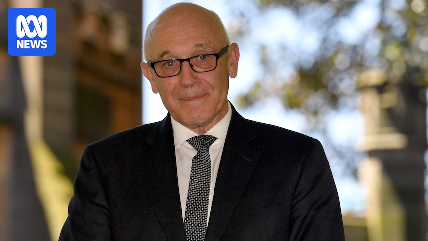 NSW Liberal Damien Tudehope quits the frontbench ahead of appearing at ICAC as a witness