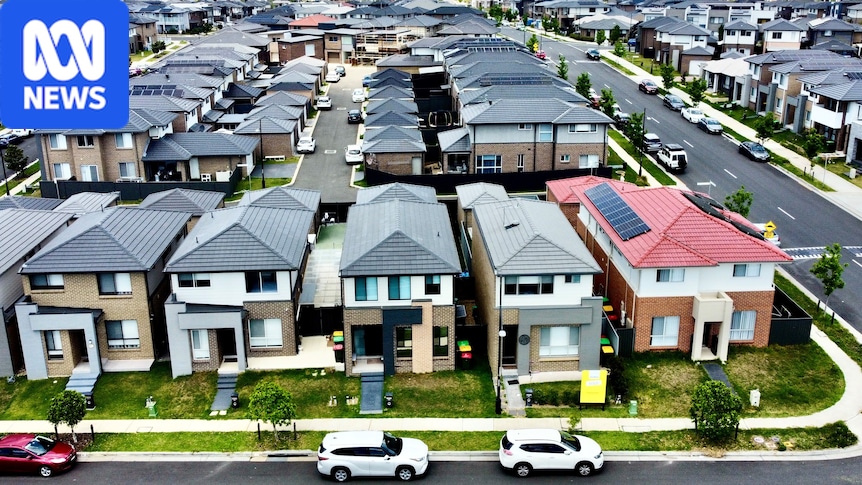 Sydney house prices falling in 'premium locations', but rising in historically affordable outer suburbs