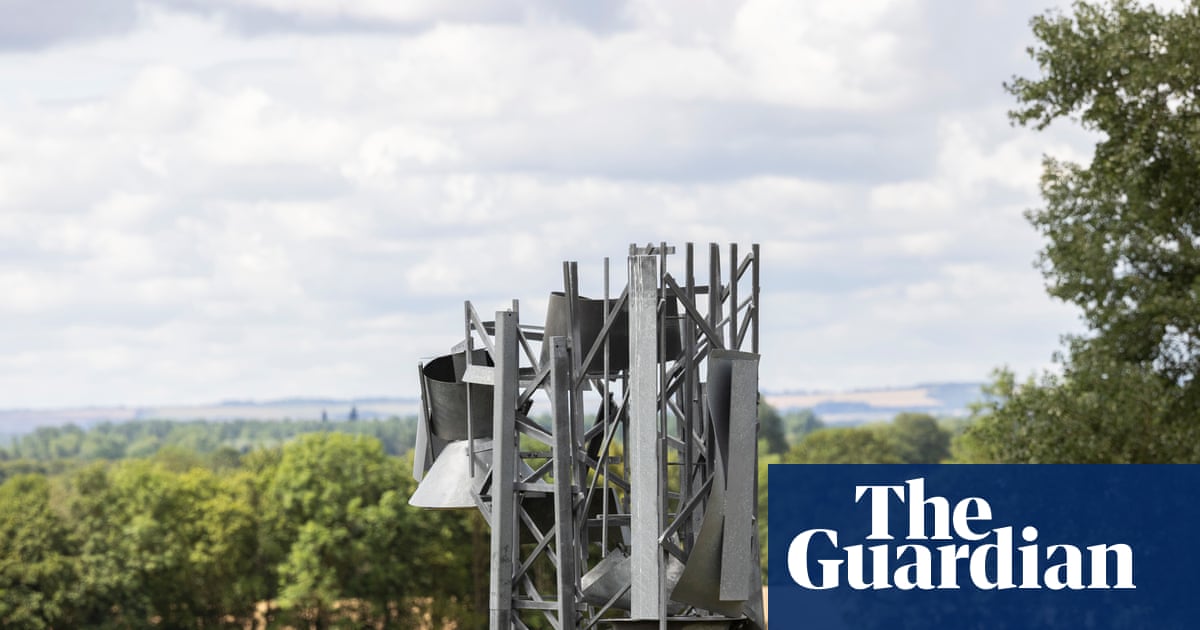 Salvaged steel and a slice of countryside: Caro sculptures on show in Oxfordshire fields | Sculpture