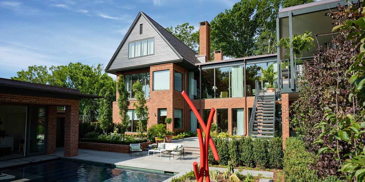 In a Neighborhood of Colonials, a Charlotte Home Takes Inspiration From Frank Lloyd Wright and the Menil House