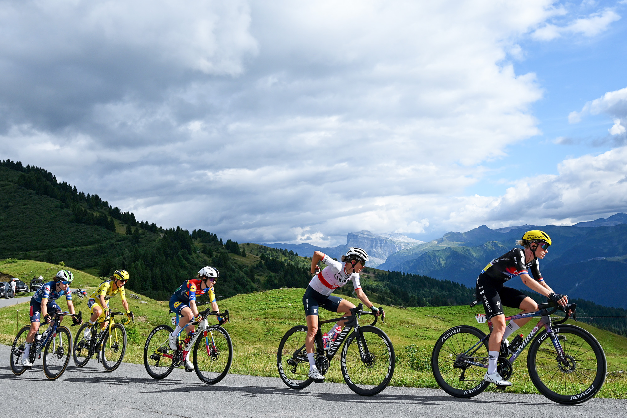 CHATEL LES PORTES DU SOLEIL, FRANCE - AUGUST 03: (L-R) Sarah Gigante of Australia and Team AG Insurance - Soudal, Pauline Ferrand-Prevot of France and Team Visma | Lease a Bike - Yellow Leader Jersey, Niamh Fisher-Black of New Zealand and Team Lidl - Trek, Katarzyna Niewiadoma of Poland and Team CANYON//SRAM zondacrypto and Demi Vollering of Netherlands and Team FDJ - SUEZ compete in the chase group climbing to the Col de Joux Plane (1688m) during the 4th Tour de France Femmes 2025, Stage 9 a 124.1km stage from Praz-sur-Arly to Chatel Les Portes du Soleilon 1298m / #UCIWWT / August 03, 2025 in Chatel Les Portes du Soleil, France. (Photo by Tim de Waele/Getty Images)
